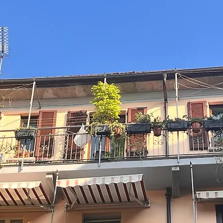 Ai Tetti Intra